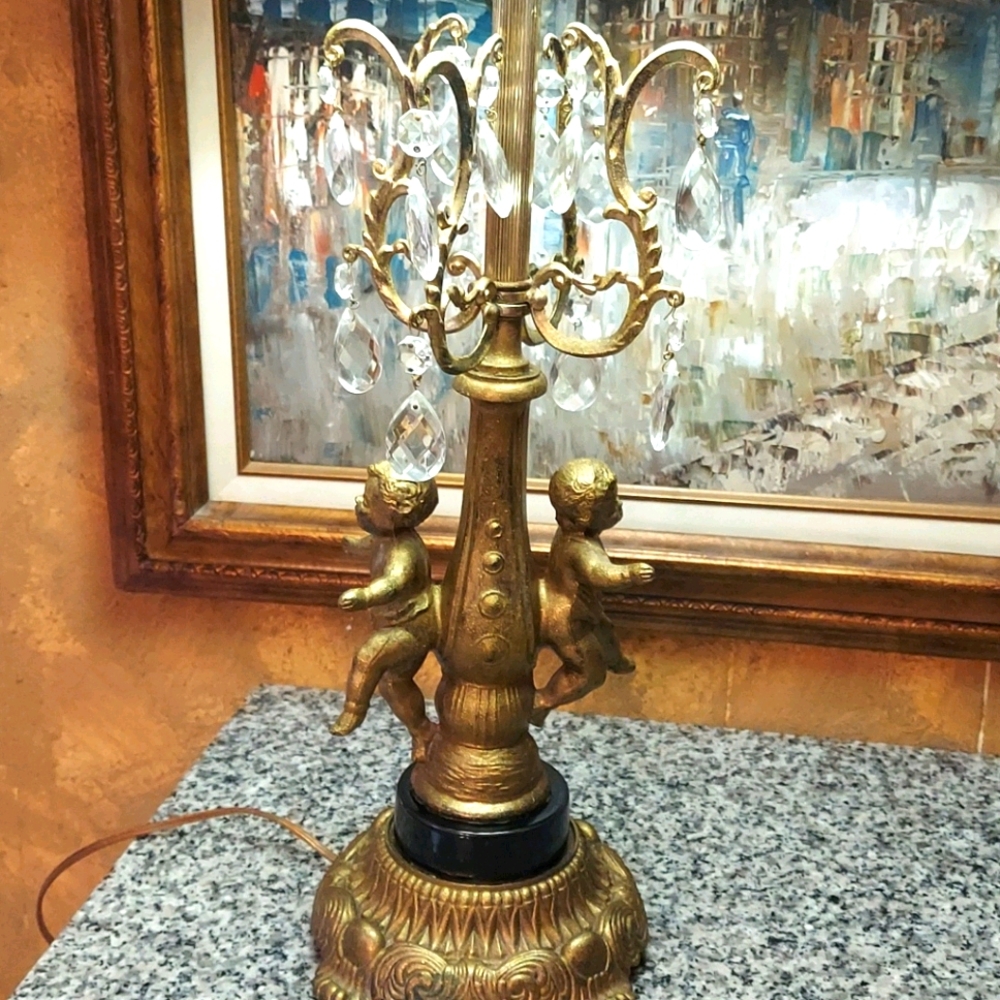 Twin Cherub vintage lamp